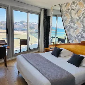 Le Crystal Hotel